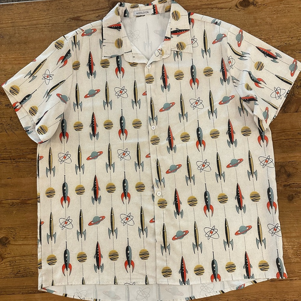 MISSLOOK Cream Short-Sleeve Camp Shirt with Retro Rocket Print XXL